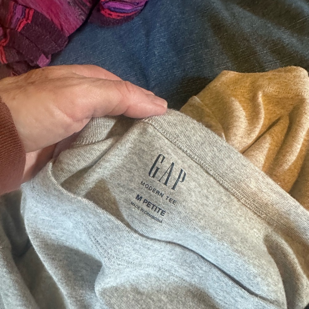 2οΈβ£ for the price of 1οΈβ£ GAP Light Gray Long Sleeve Women's TOPS - Picture 6 of 6